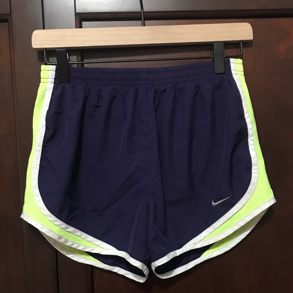 Women's nike shorts size small